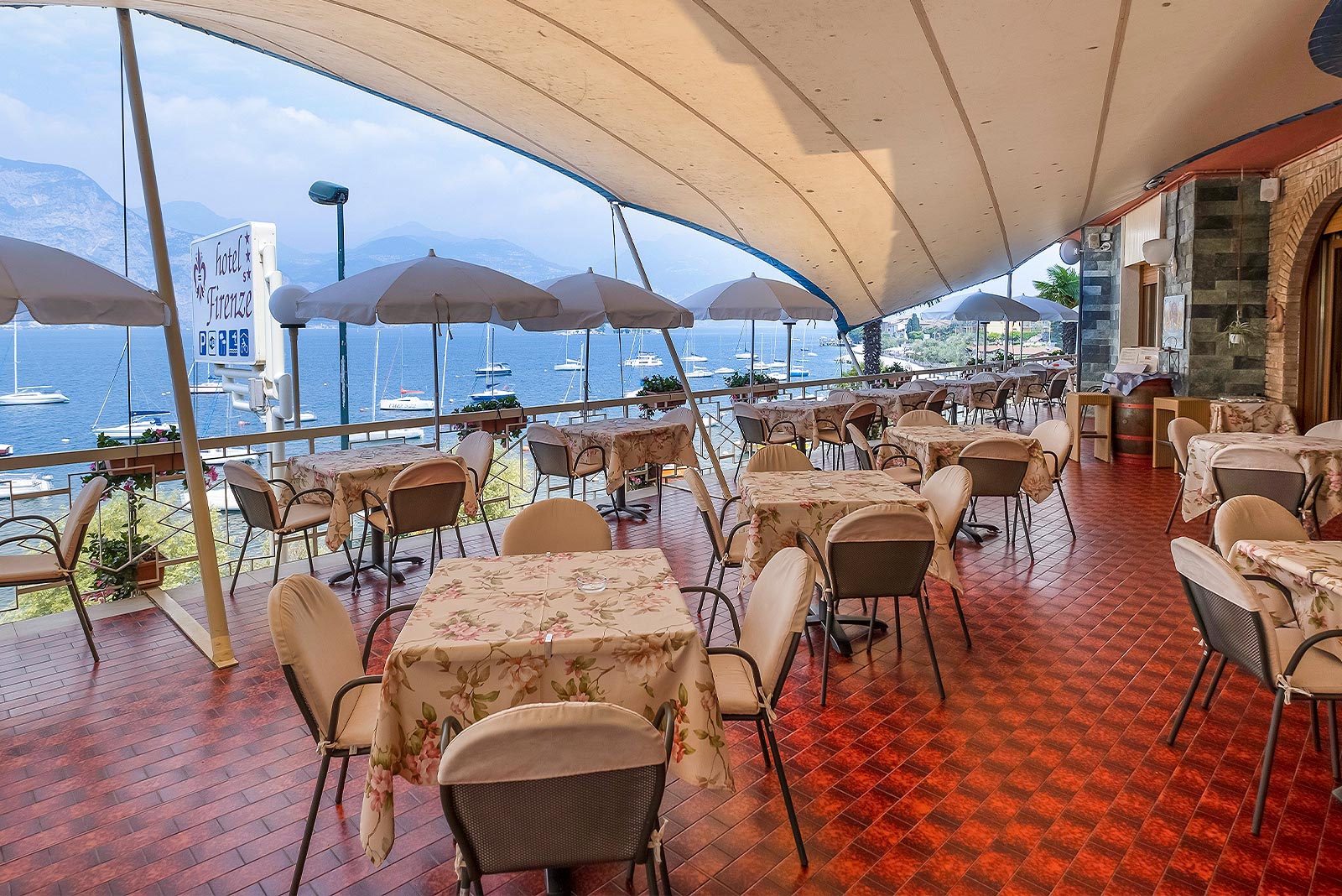 Terrace with a view of the 3 star hotel in Lake Garda