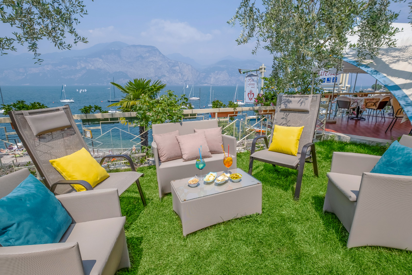 Garten mit Aussicht 3 Sterne Hotel Firenze am Gardasee